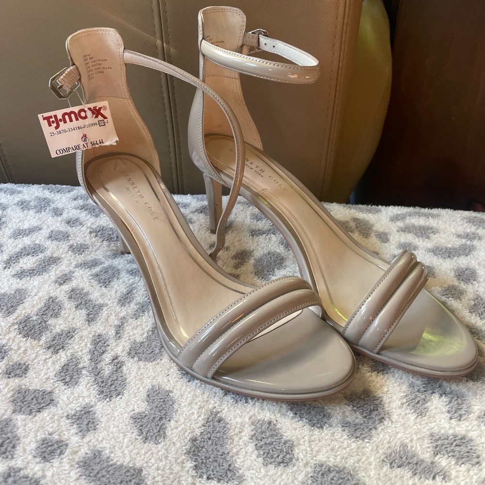 NWT Kenneth Cole Milania Sandal